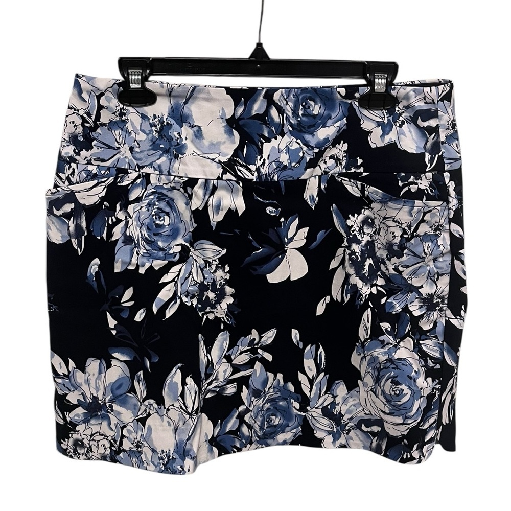 S.C. & Co. Floral Blue and White Women's Skort. NWOT